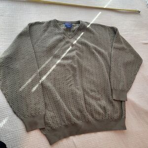 Men's Olive Green V-Neck Sweater Vintage